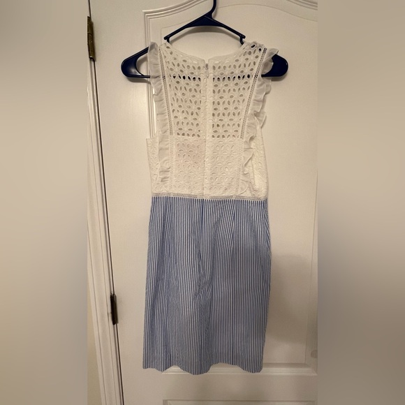 Lilly Pulitzer Maya White and Blue Seersucker
Shift Dress Sz 00 - Picture 7 of 9